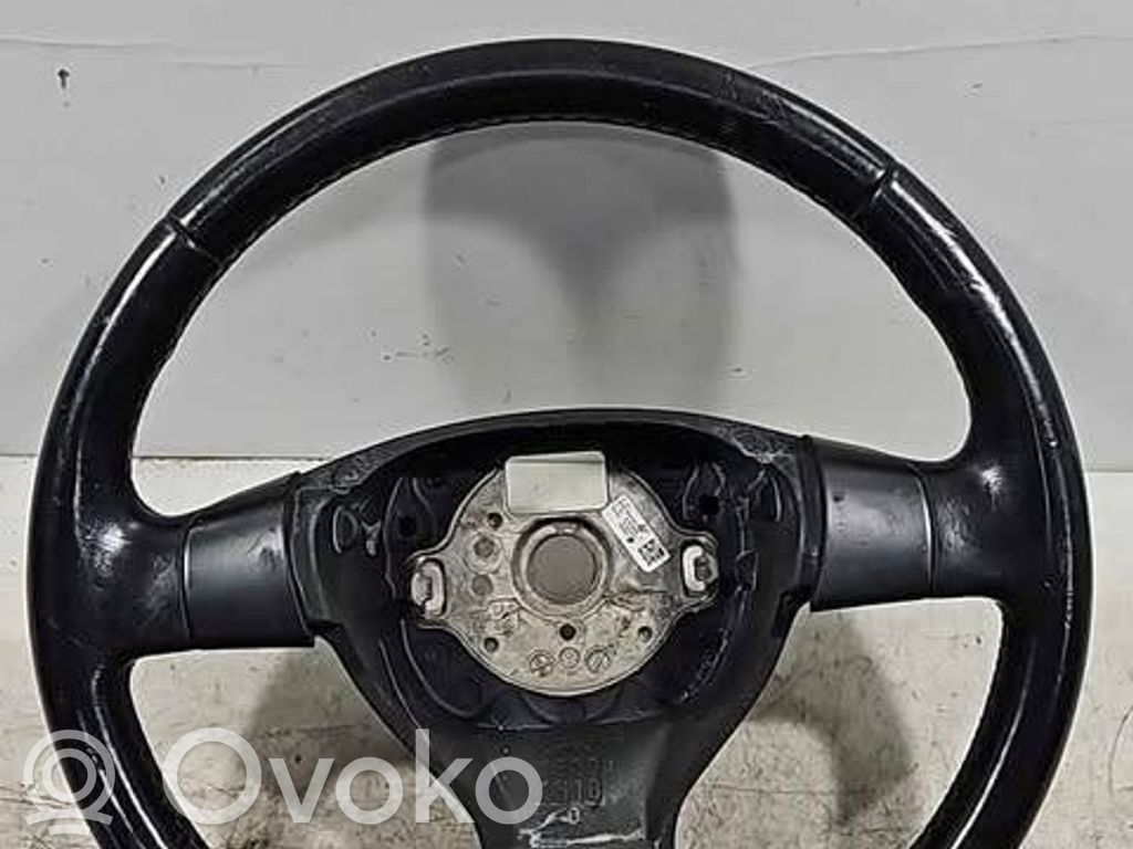 Volkswagen PASSAT B6 Kierownica 