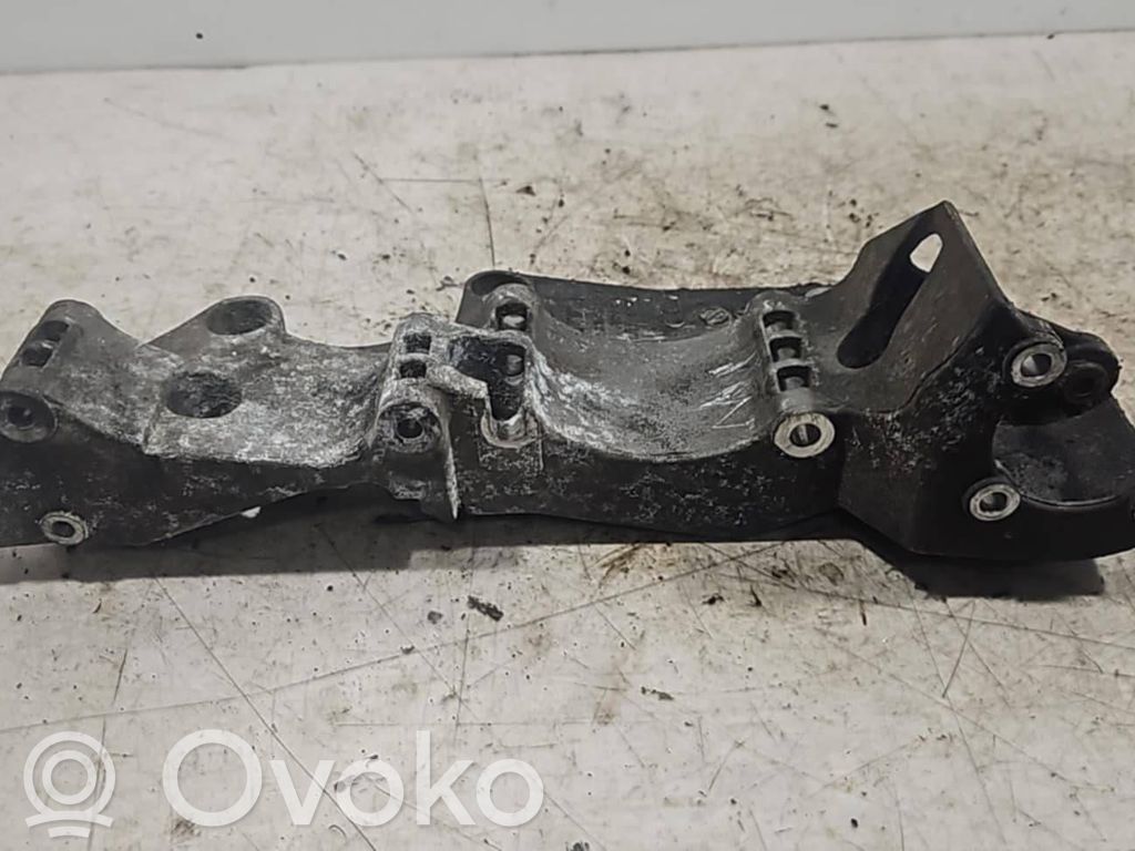 Volkswagen PASSAT B6 Generator/alternator bracket 