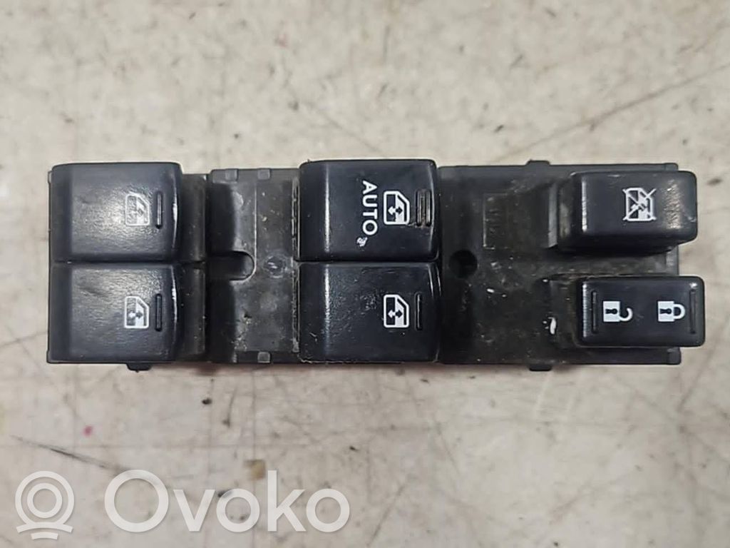 Subaru Forester SJ Electric window control switch 