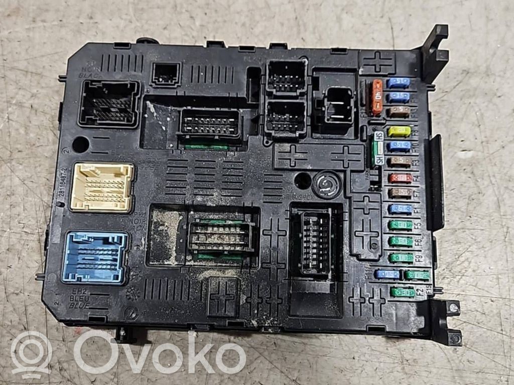 Peugeot 5008 Fuse module 
