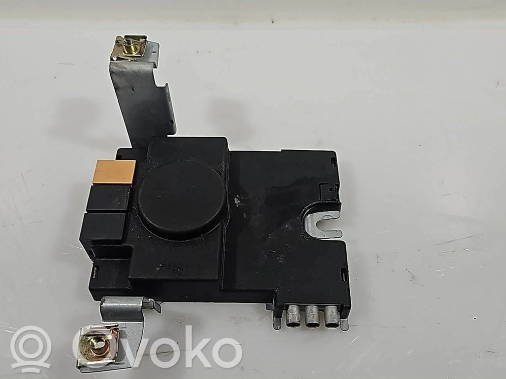 Audi A3 S3 8P Aerial antenna amplifier 