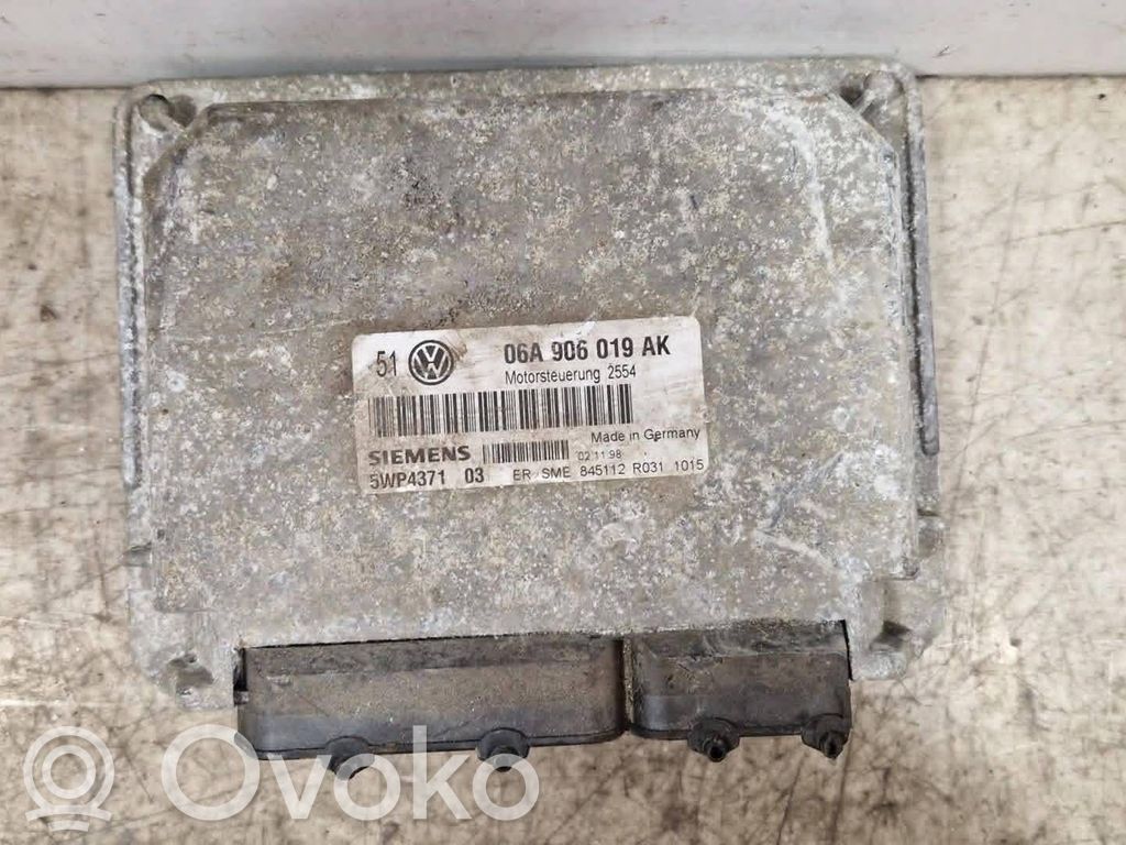 Volkswagen Polo IV 9N3 Engine control unit/module 