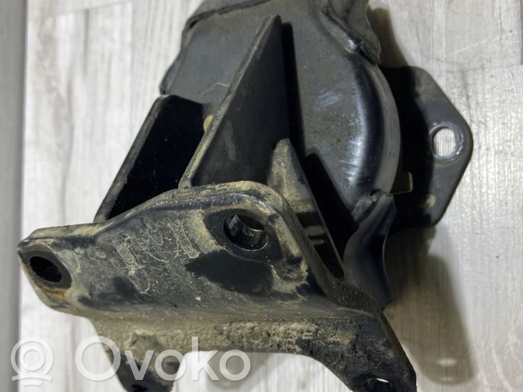 Mitsubishi Pajero Engine mounting bracket 