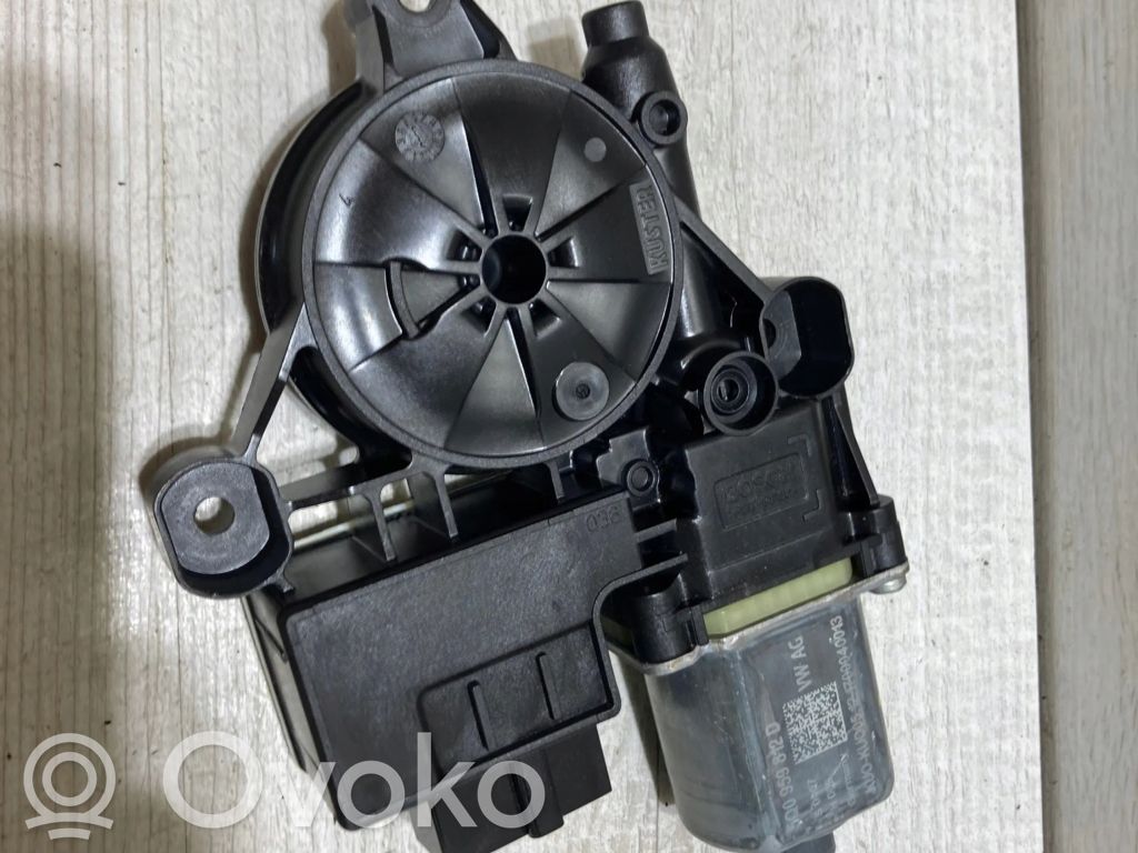 Audi A3 S3 8V Galinis varikliukas langų pakėlėjo 