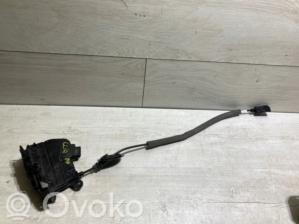 Renault Clio V Front door lock 
