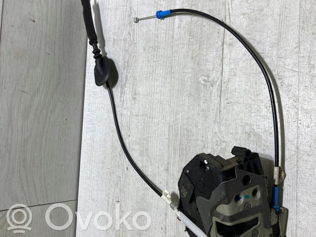 Ford Ecosport Priekšpusē slēdzene 
