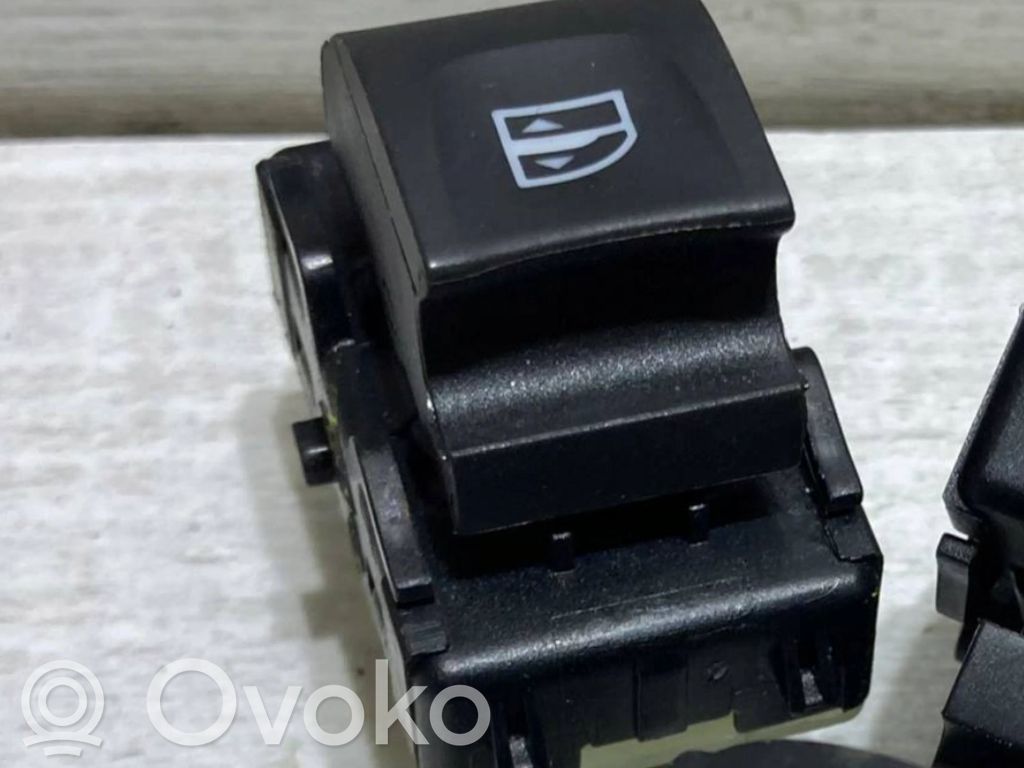 Dacia Sandero III Quarter vent window switch 