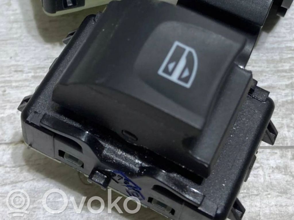 Dacia Sandero III Electric window control switch 