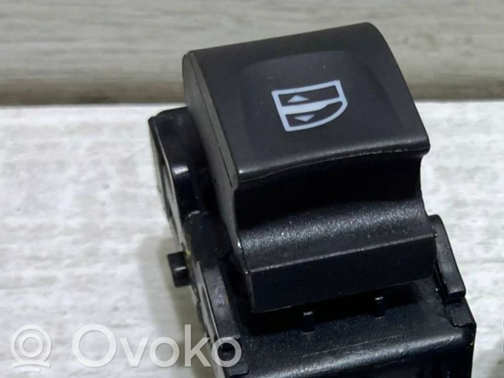 Dacia Sandero III Electric window control switch 
