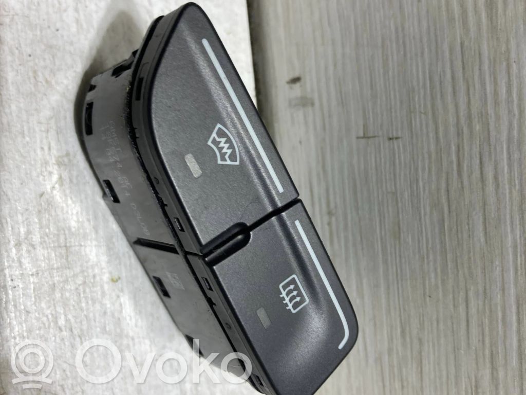 Ford C-MAX II Windscreen/window heater switch 