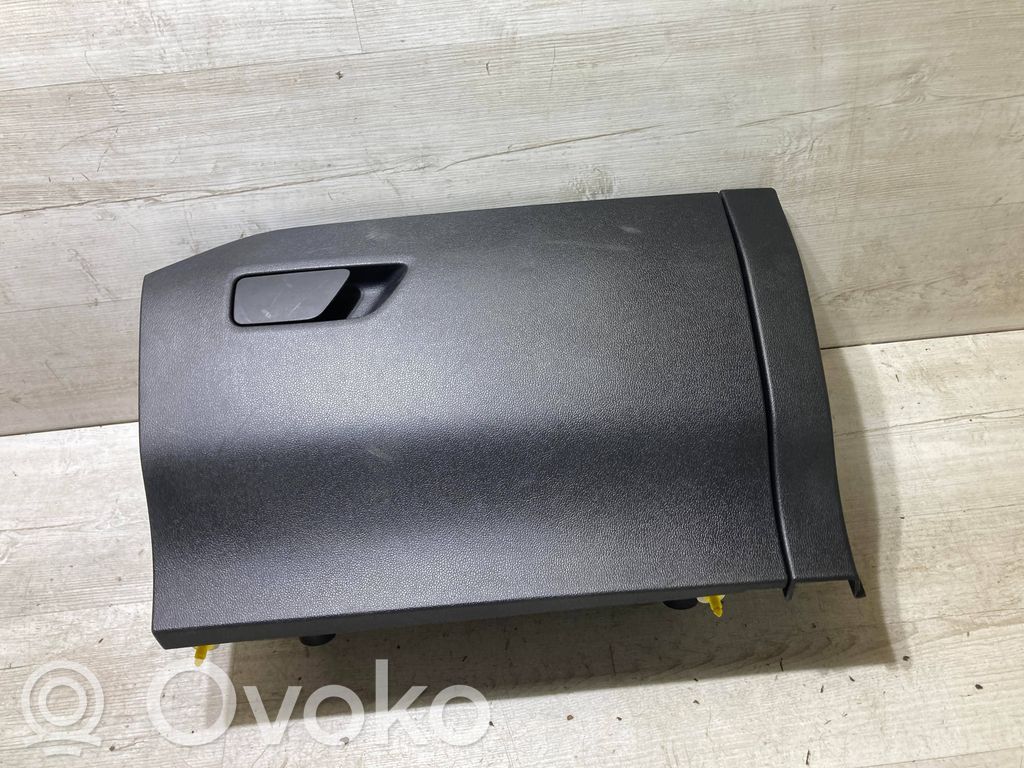 Ford Focus Glove box 