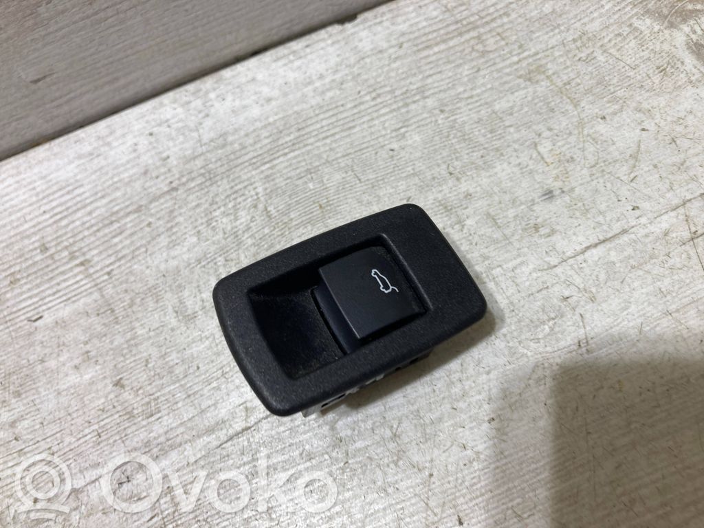 BMW X1 F48 F49 Tailgate opening switch 