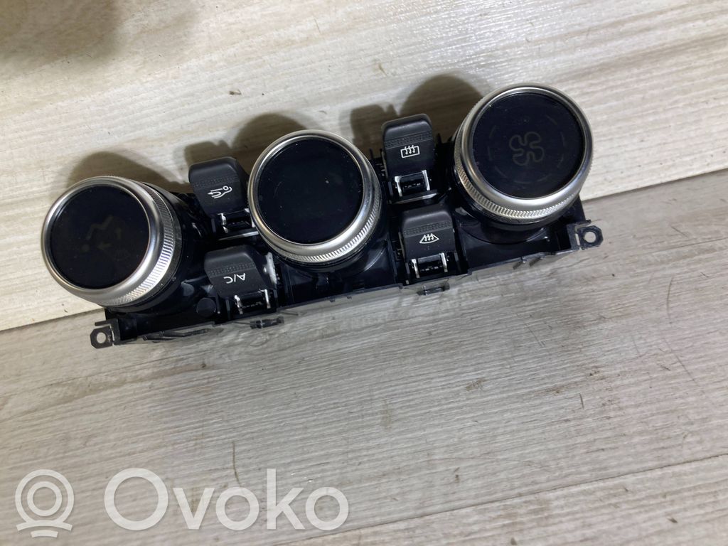 Renault Arkana Climate control unit 