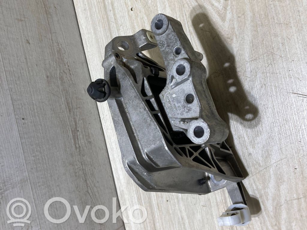 BMW 1 F70 Engine mounting bracket 