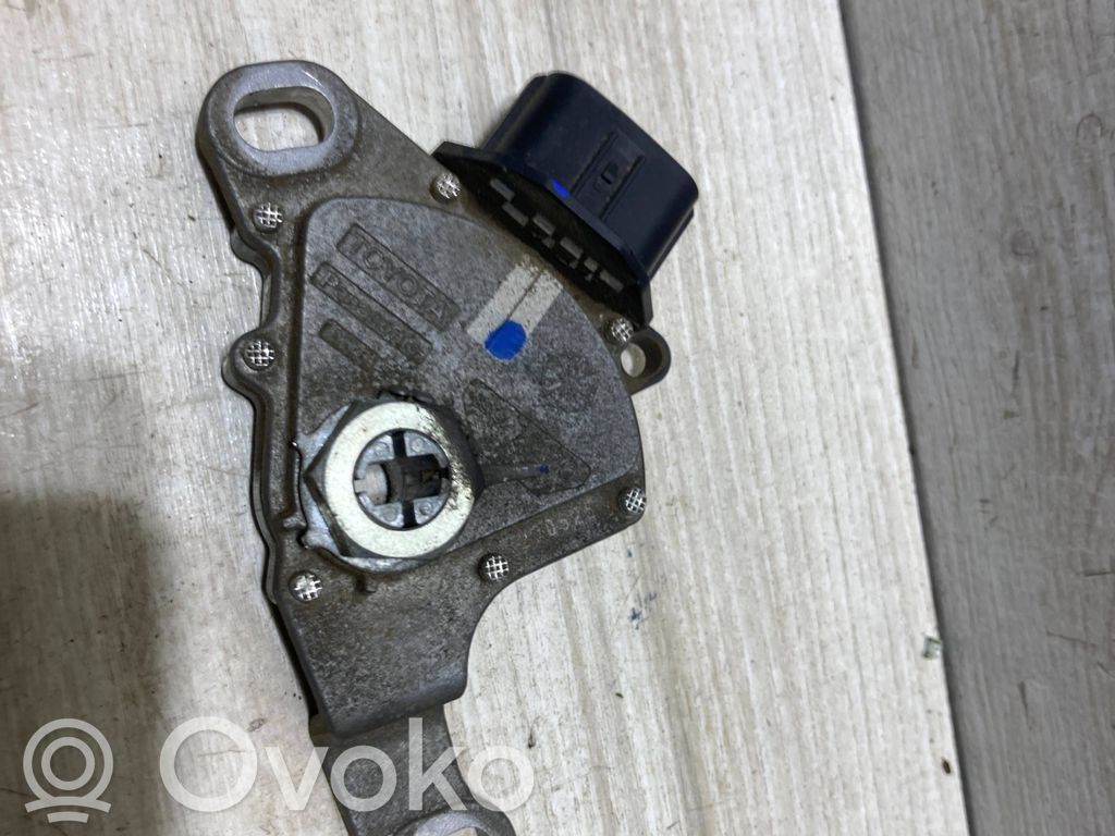 Toyota Yaris XP210 Gear selector 