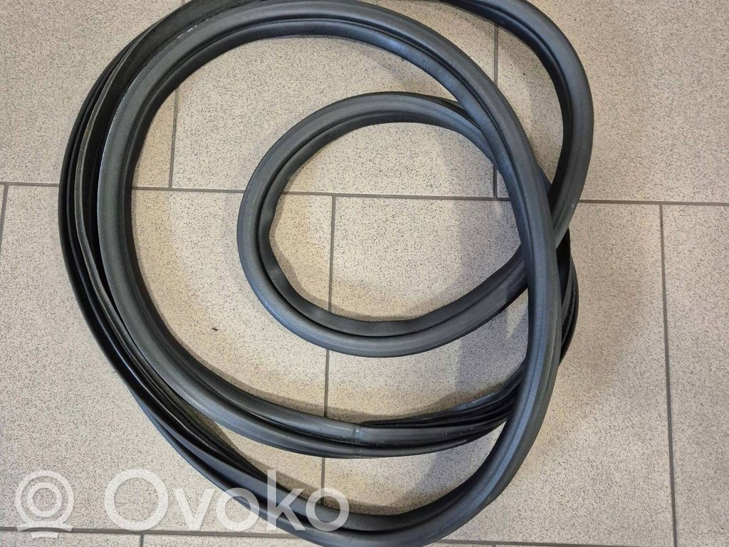 Seal rubber (tailgate)