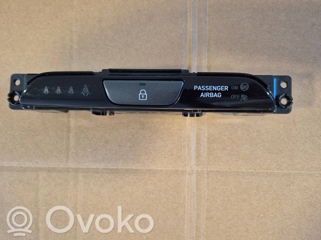 Hyundai i30 Central locking switch button 