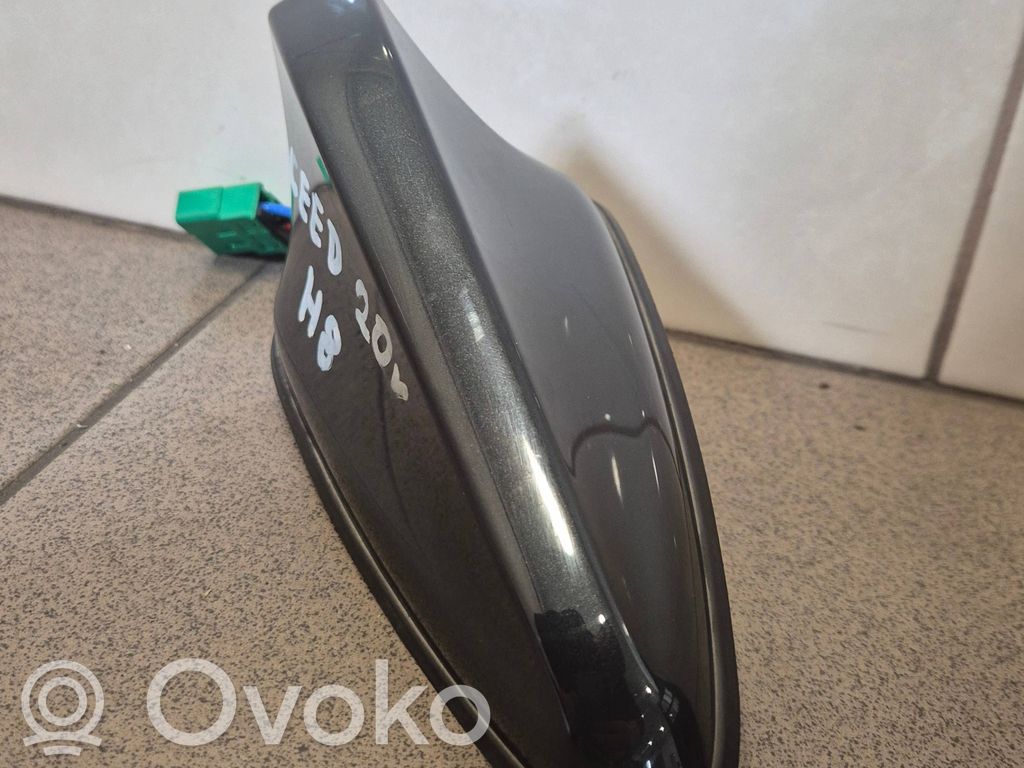 KIA Ceed GPS-pystyantenni 