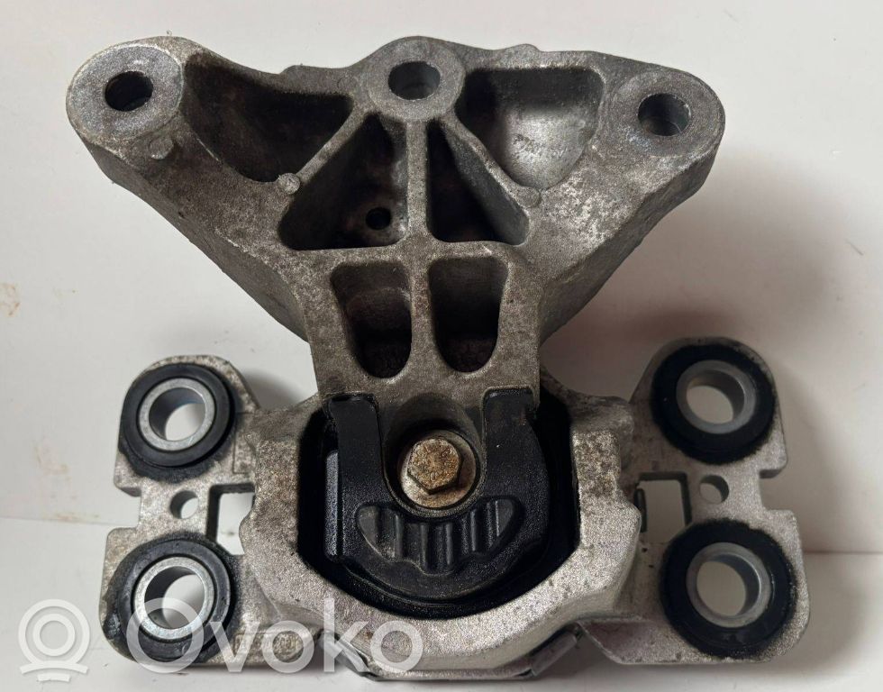 Volvo V60 Engine mounting bracket 