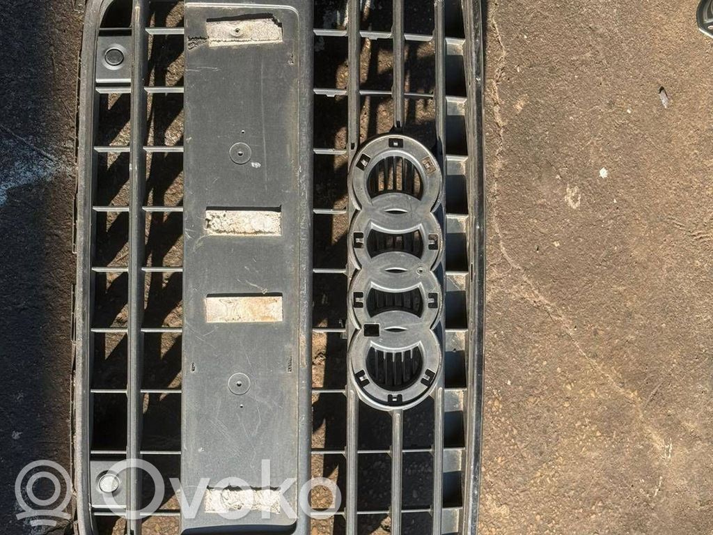 Audi A5 8T 8F Front bumper upper radiator grill 