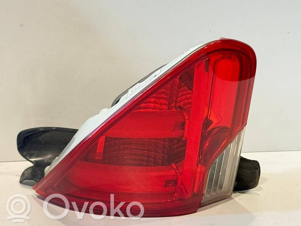 Peugeot 2008 I Lampă spate în capacul portbagajului 