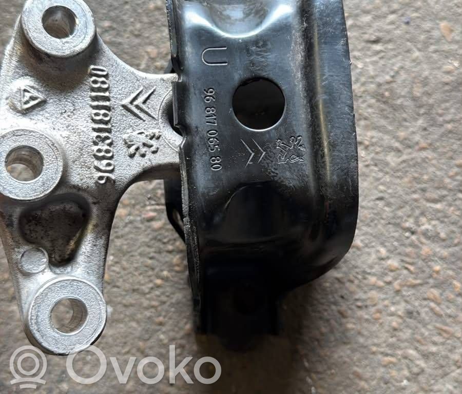Peugeot 2008 I Engine mount bracket 