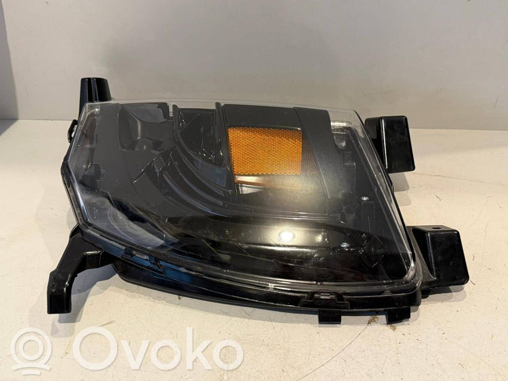 Tesla Model S Miglas lukturis priekšā 