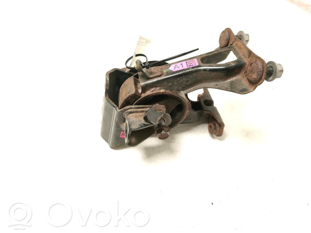 Toyota Avensis T270 Engine mount bracket 