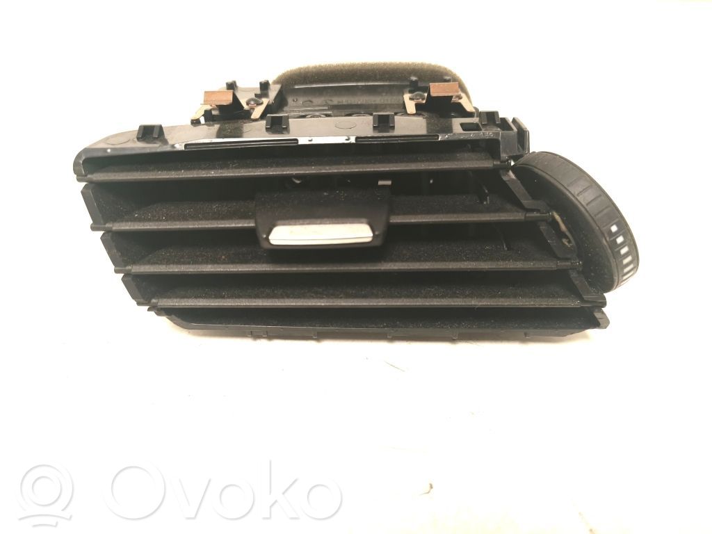 BMW 2 F45 Boczna kratka nawiewu deski rozdzielczej 