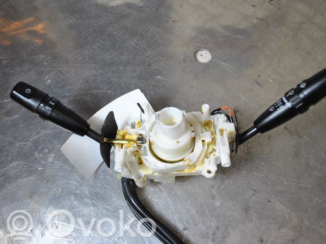 KIA Carnival Interruptor/palanca de limpiador de luz de giro 