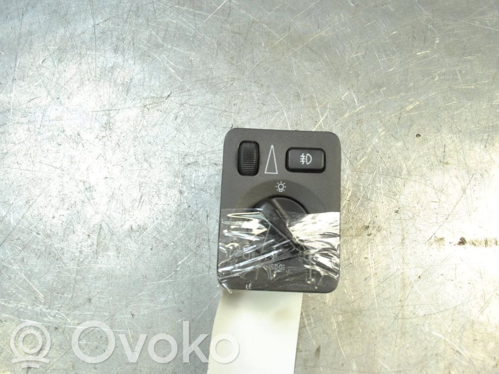 Light switch   758173,4616124