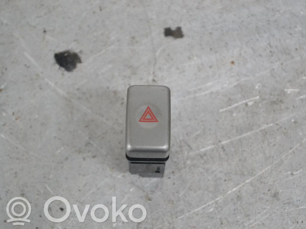 Subaru Forester SG Botón interruptor de luz de peligro 