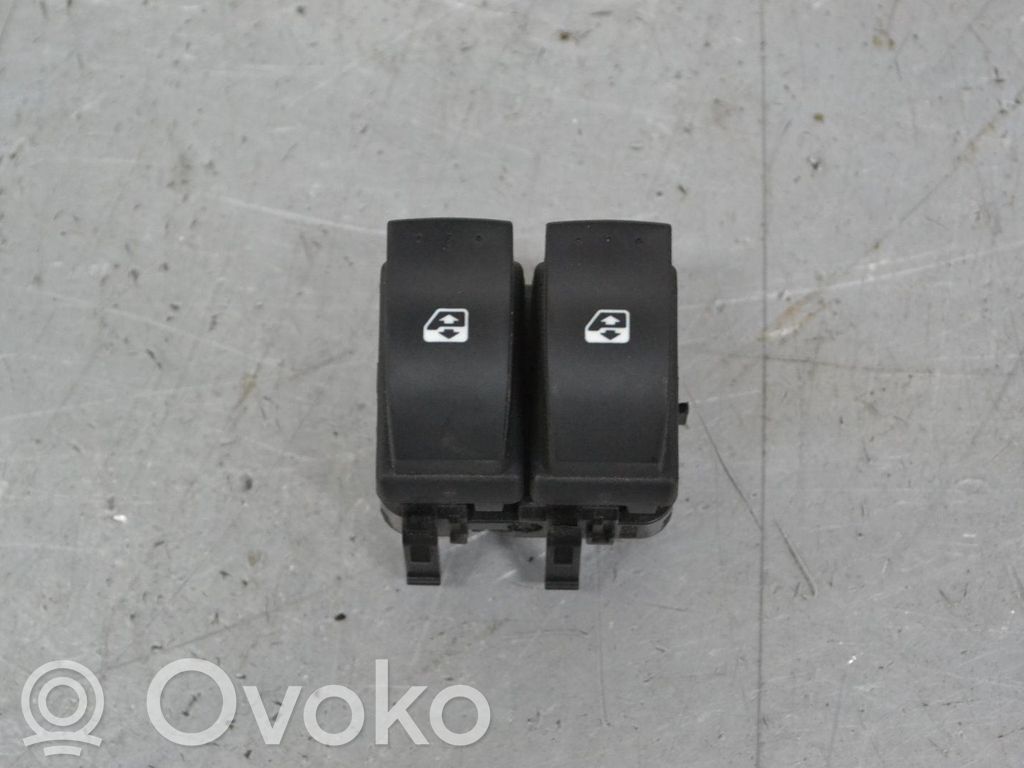 Nissan Primastar Electric window control switch 