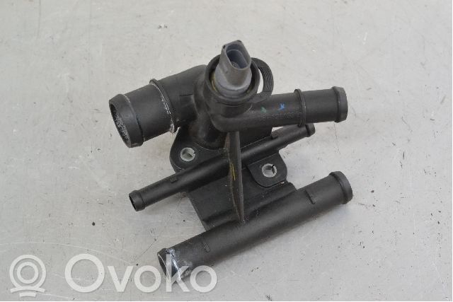Volkswagen PASSAT B6 Termostaatin kotelo 