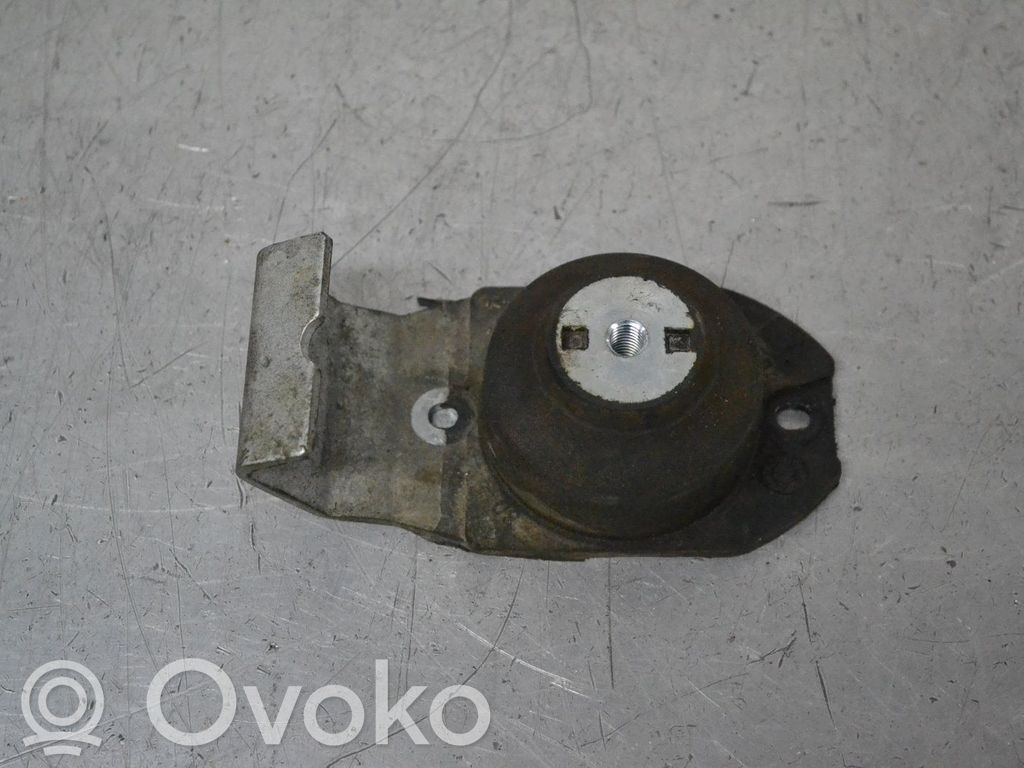 Engine mount bracket