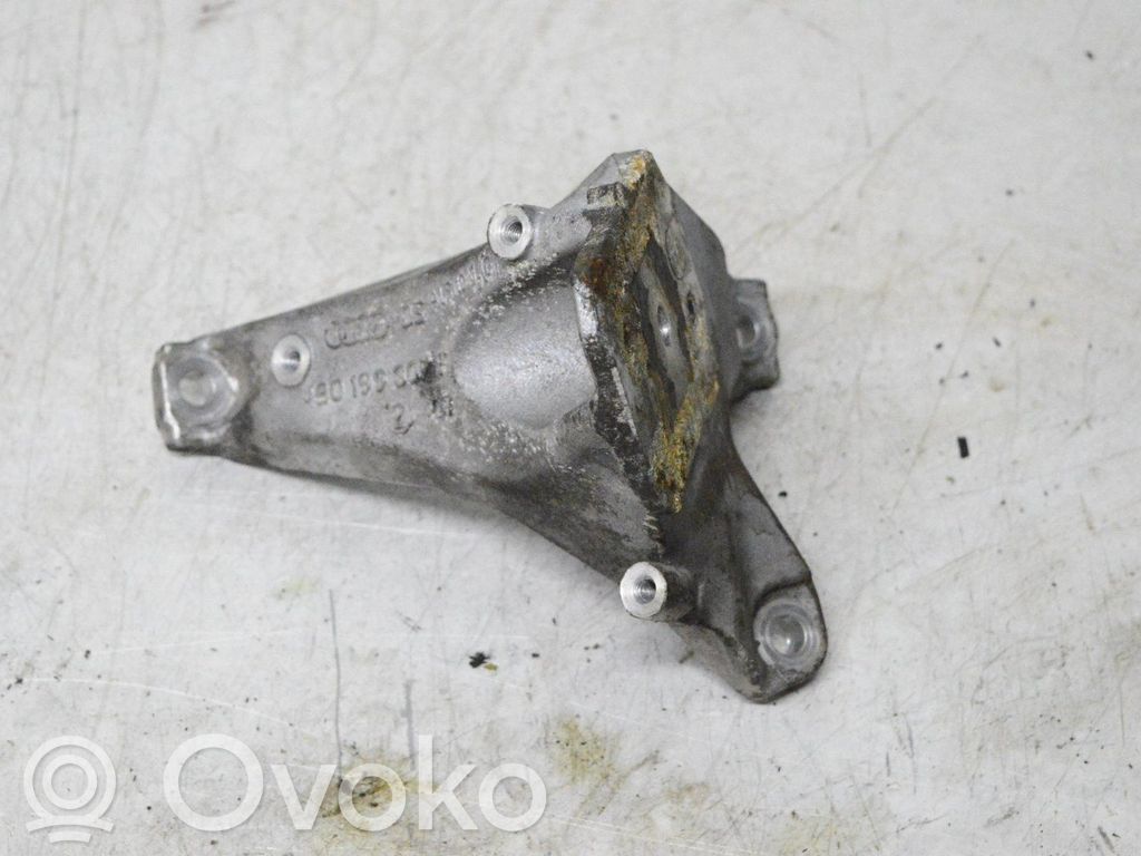 Audi R8 42 Engine mounting bracket 