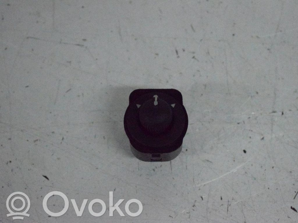 Wing mirror switch