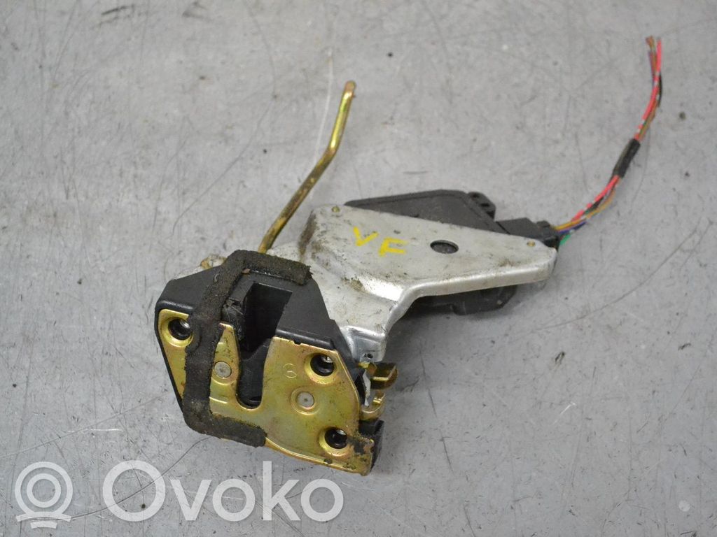Priekšpusē slēdzene   1015280680