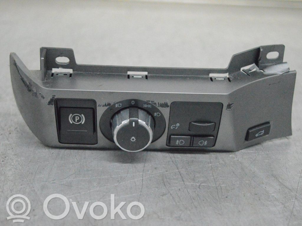 Light switch   6131694199302