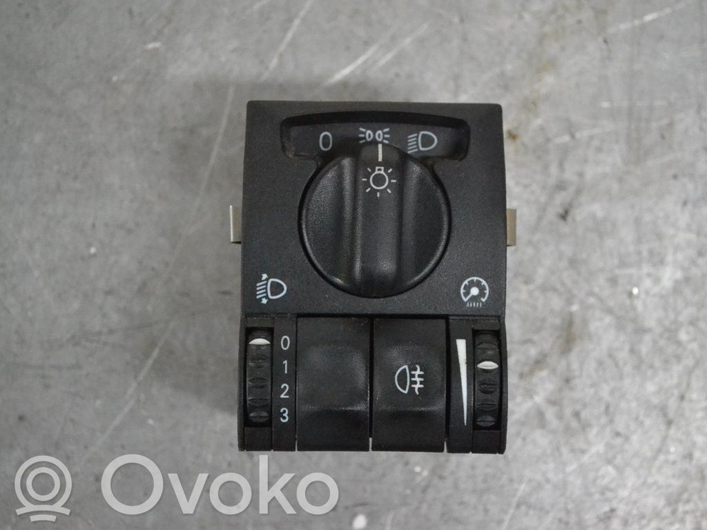 Light switch   90566847