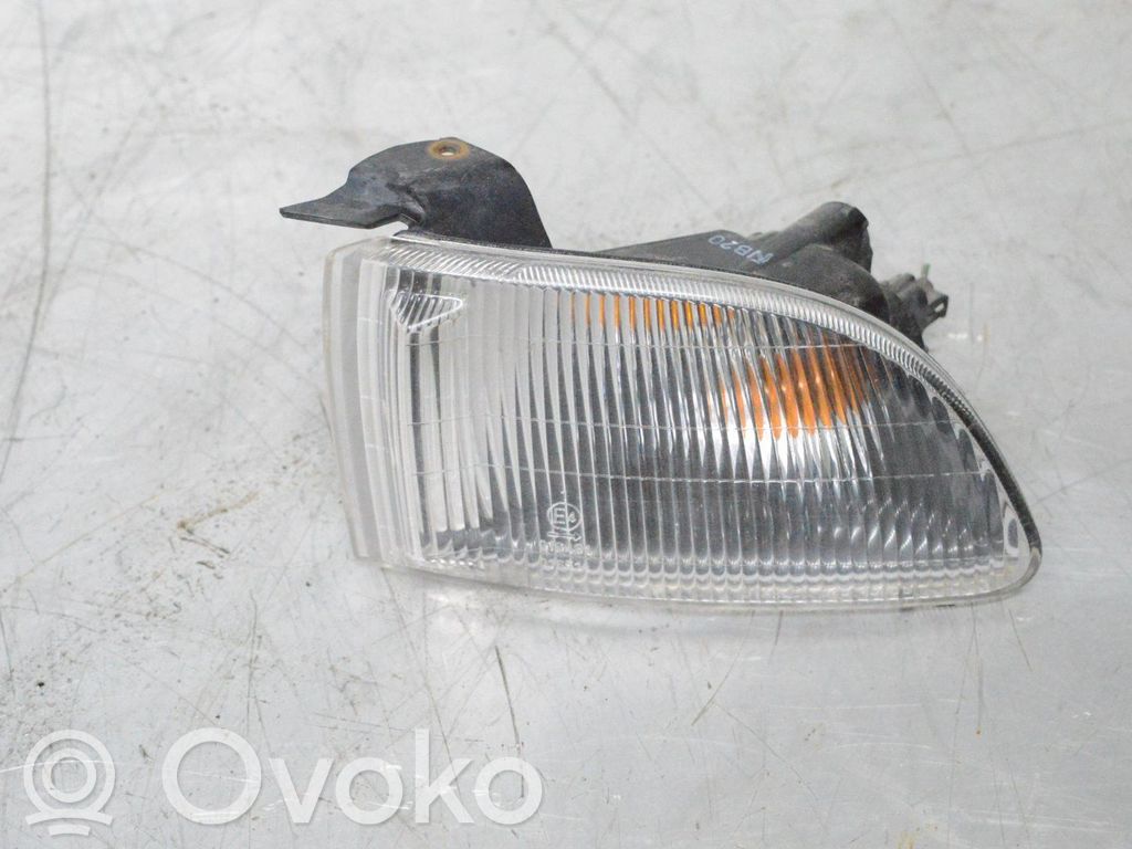 Mitsubishi Galant Kierunkowskaz przedni 
