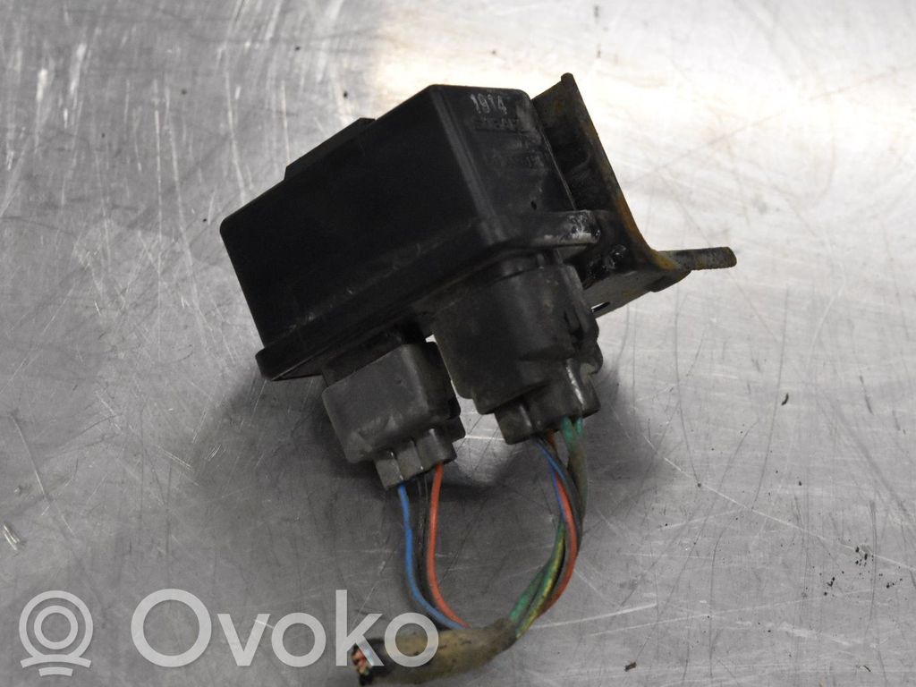Window wiper relay   86121AJ000