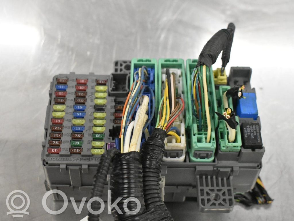Volkswagen PASSAT B8 Sulakemoduuli 