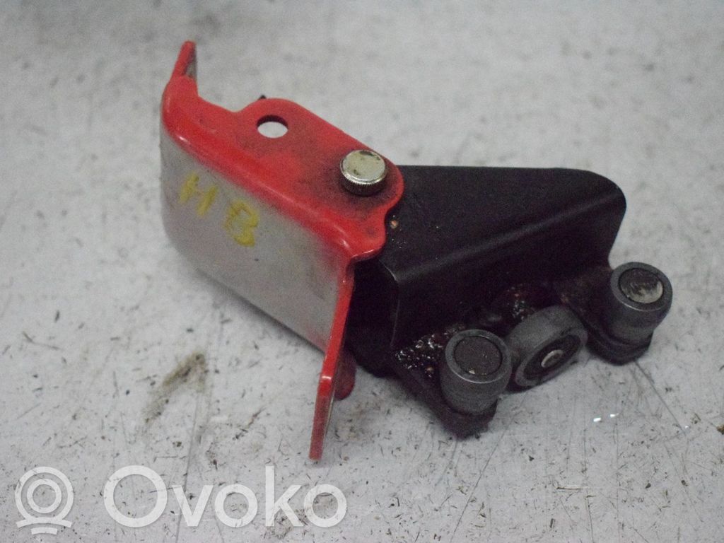 Sliding door upper roller guide/hinge   3082227