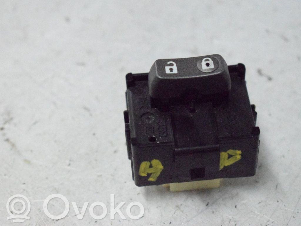 Central locking switch button   192822