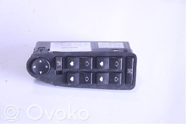 Electric window control switch   8368966