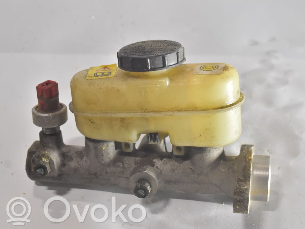 Master brake cylinder