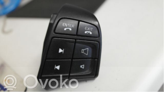 Volvo XC70 Pulsanti/interruttori sul volante 