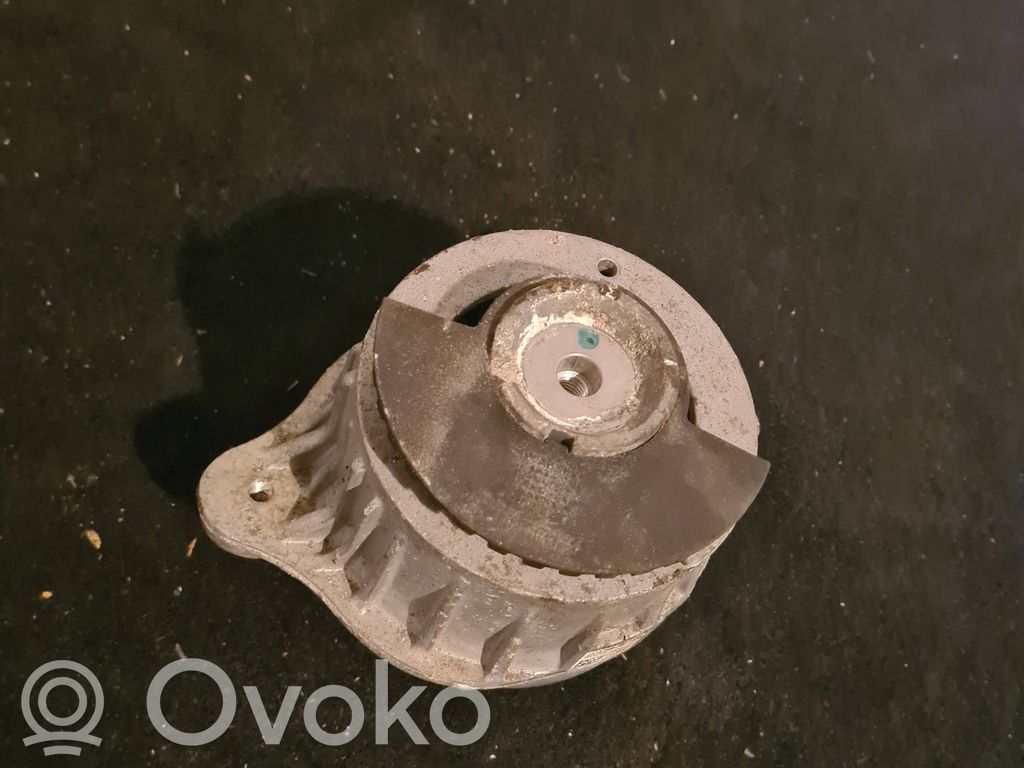 Mercedes-Benz C W205 Engine mount bracket 