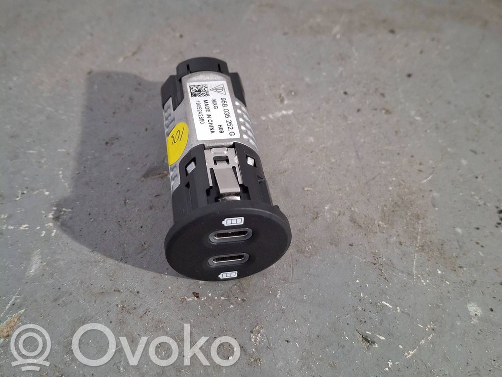 Porsche Macan (95B) Enchufe conector USB 